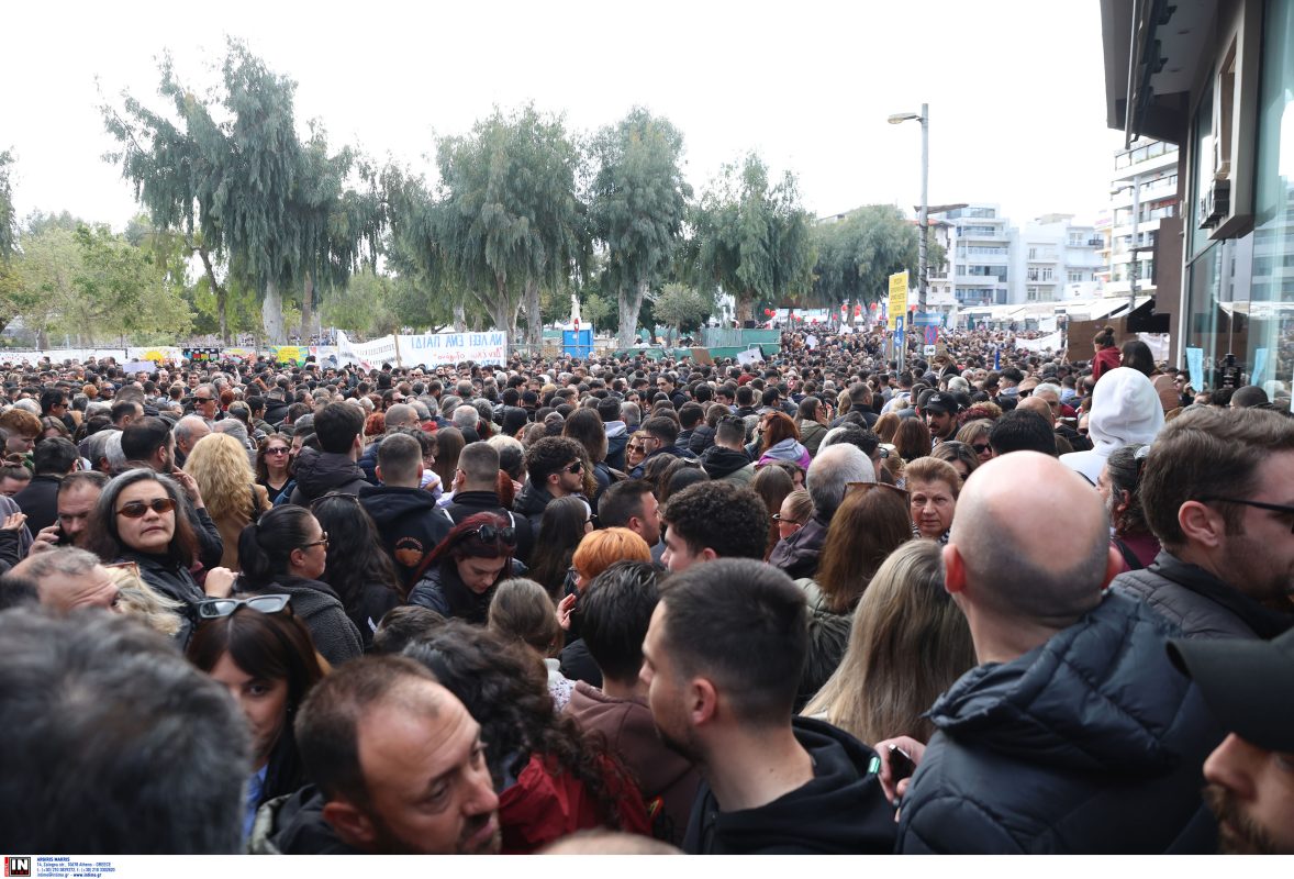 Ηράκλειο: Πορεία μετά το μαζικό συλλαλητήριο για τα Τέμπη – ΕΙΚΟΝΕΣ & ΒΙΝΤΕΟ