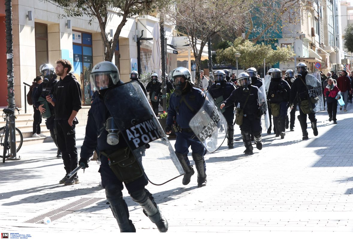 Ηράκλειο: Επεισόδια μετά την συγκέντρωση για τα Τέμπη – Προσήχθησαν πέντε άτομα