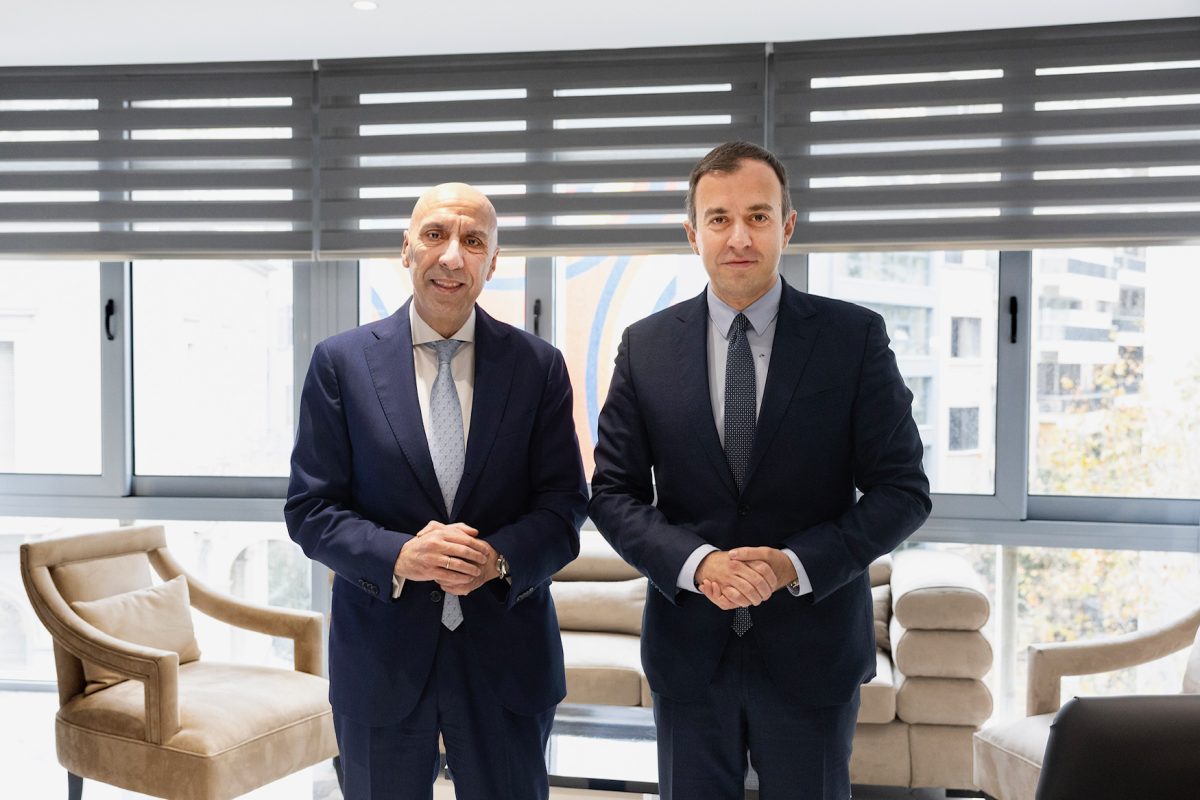 Συνάντηση του Προέδρου του ΕΒΕΑ, Γιάννη Μπρατάκου, με τον Υφυπουργό Εξωτερικών, Τάσο Χατζηβασιλείου