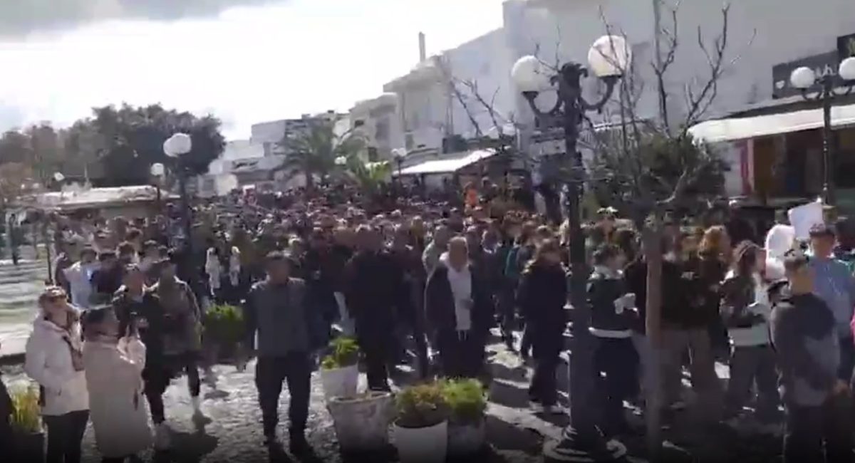 Μεγάλη συγκέντρωση στην Σαντορίνη για τα Τέμπη