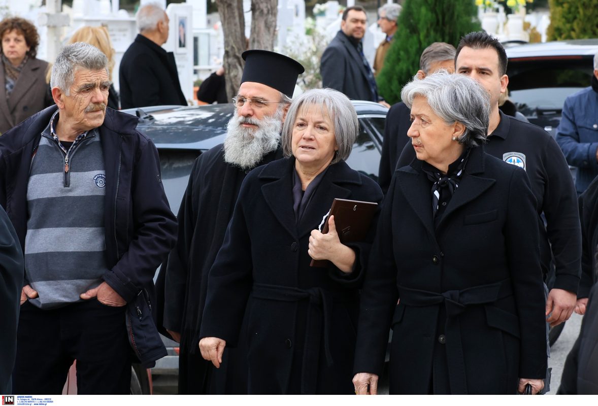 Βασίλης Καλογήρου: Σε κλίμα οδύνης η κηδεία του 39χρονου στην Λάρισα