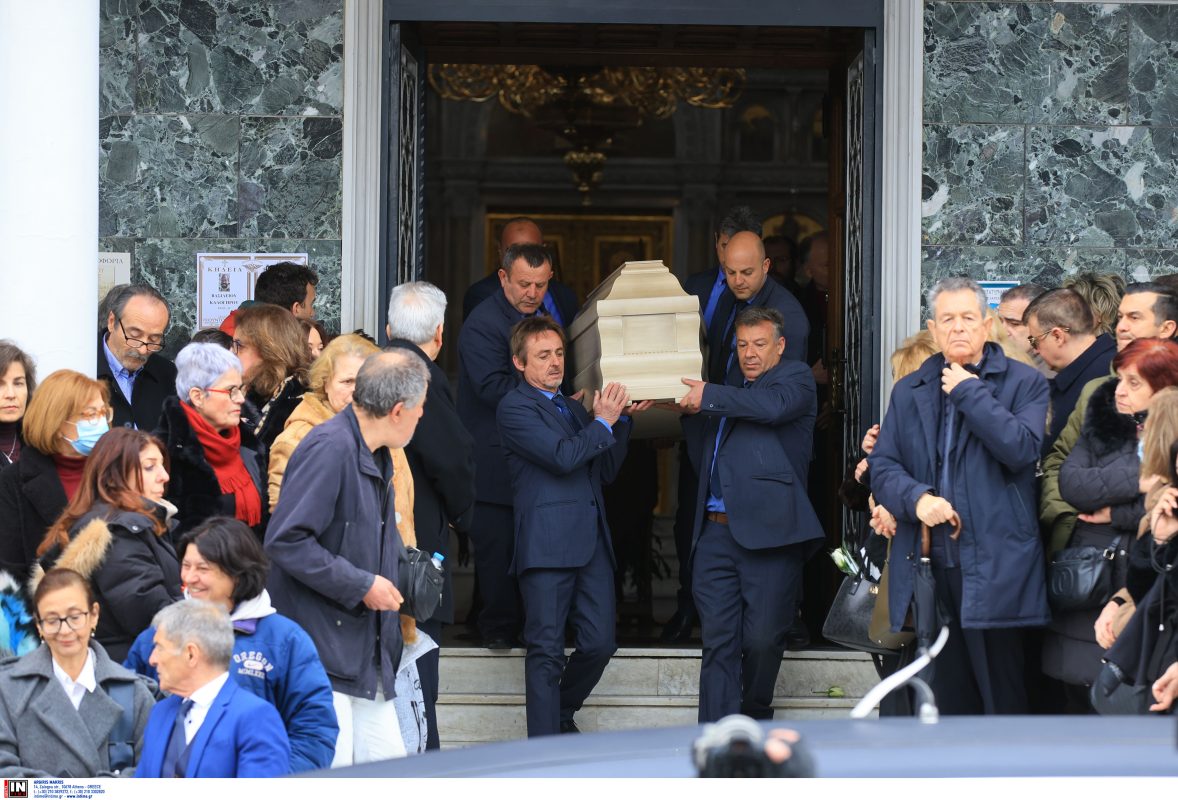 Βασίλης Καλογήρου: Σε κλίμα οδύνης η κηδεία του 39χρονου