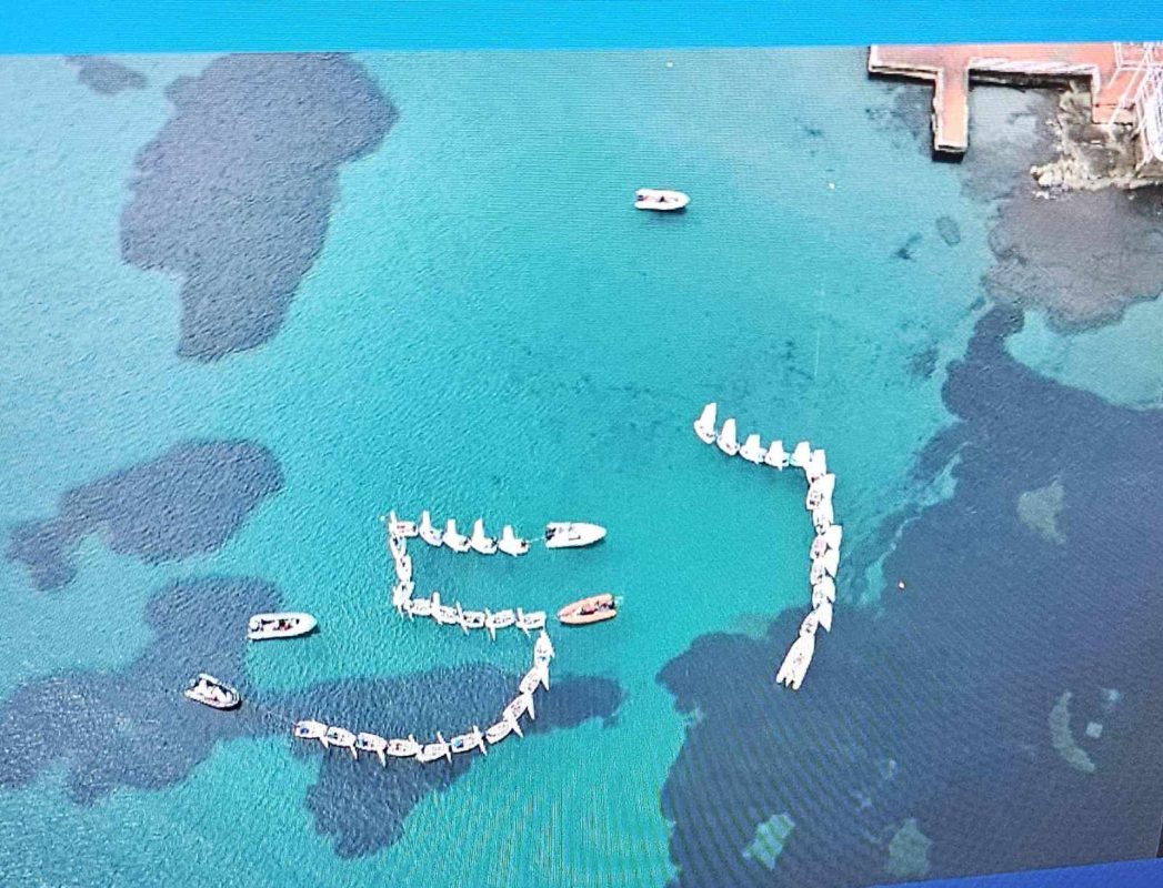 Μύκονος και Άνδρος τίμησαν τη μνήμη των θυμάτων της τραγωδίας των Τεμπών