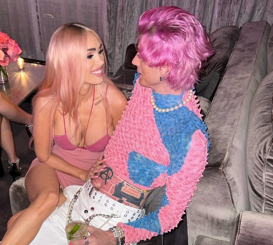 Machine Gun Kelly: Σπάνιο σχόλιο για το μωρό που περιμένει με τη Megan Fox