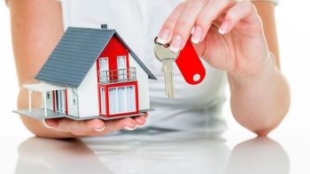 Ελβετικό φράγκο: Τι προβλέπει η νέα ρύθμιση για τους δανειολήπτες -Δικαίωμα μετατροπής σε ευρώ και «κούρεμα» ως 50%