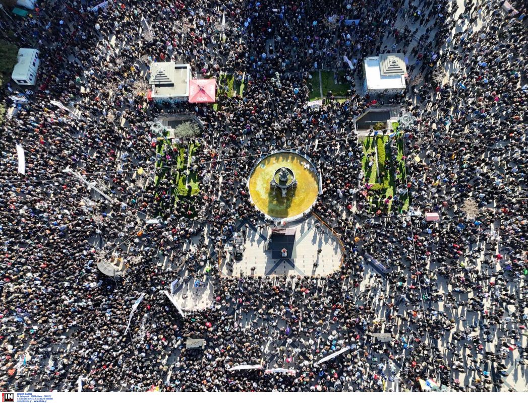 Τέμπη: «57 ζωές χάθηκαν» – Χιλιάδες πολίτες στους δρόμους της Πάτρας – ΒΙΝΤΕΟ-ΦΩΤΟ