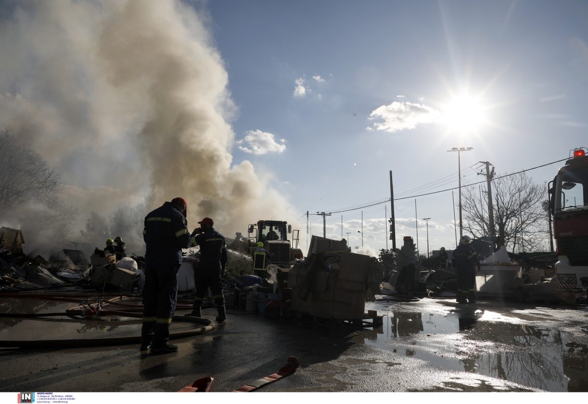 Φωτιά σε υπαίθριο χώρο στον Ταύρο – Ήχησε το 112