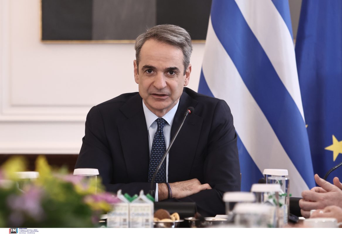 Μητσοτάκης: Στα 880 ευρώ ο κατώτατος μισθός από την 1η Απριλίου – Αυξήσεις για 19 επιδόματα