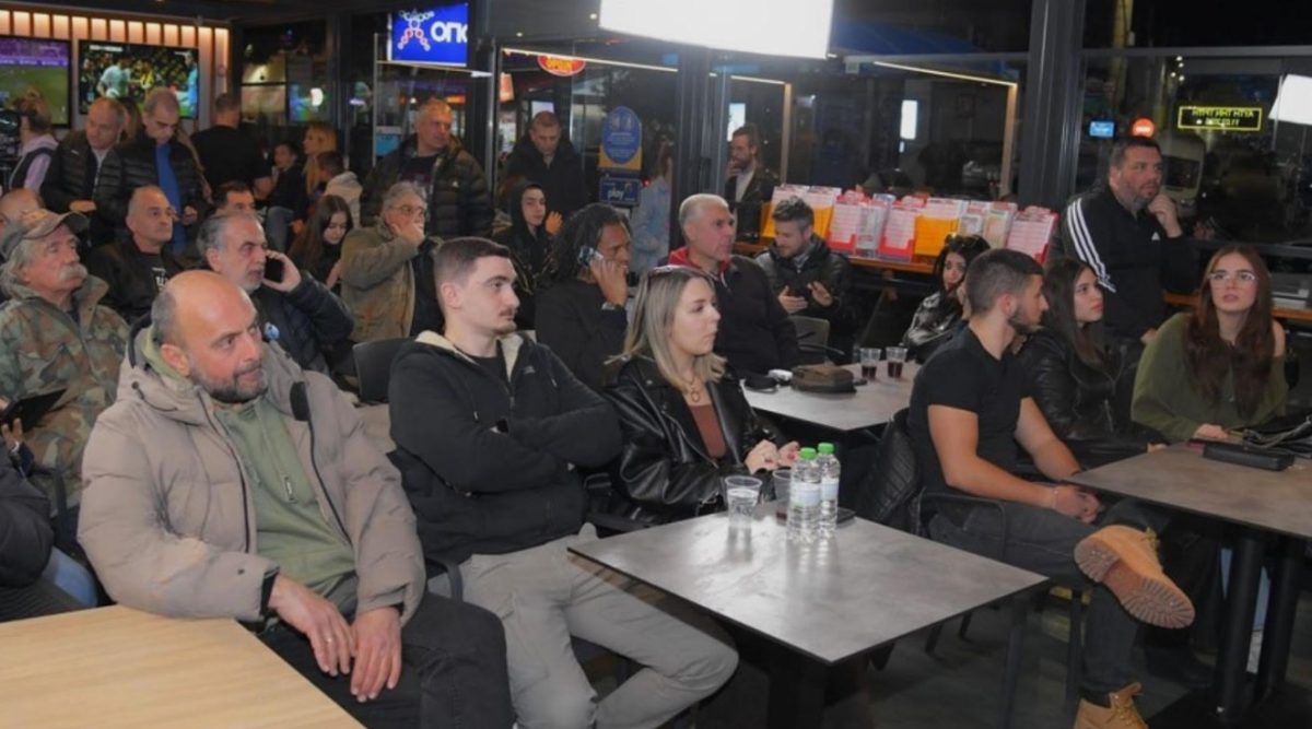 Ντανιέλ Μπατίστα και Γρηγόρης Γκουντάρας παίζουν τη δική τους μπάλα στο γήπεδο του Πάμε Στοίχημα Football Party by Gazzetta