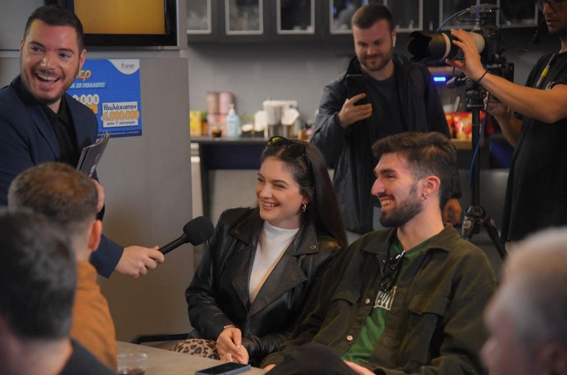 Ντανιέλ Μπατίστα και Γρηγόρης Γκουντάρας παίζουν τη δική τους μπάλα στο γήπεδο του Πάμε Στοίχημα Football Party by Gazzetta