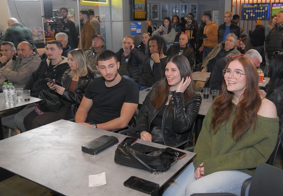 Ντανιέλ Μπατίστα και Γρηγόρης Γκουντάρας παίζουν τη δική τους μπάλα στο γήπεδο του Πάμε Στοίχημα Football Party by Gazzetta