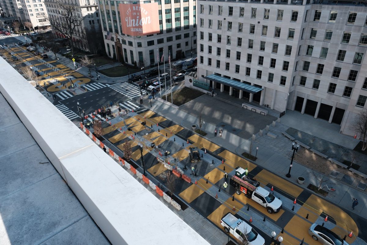 Black Lives Matter: Οι αρχές στην Ουάσινγκτον σβήνουν τη γιγαντιαία επιγραφή κοντά στον Λευκό Οίκο