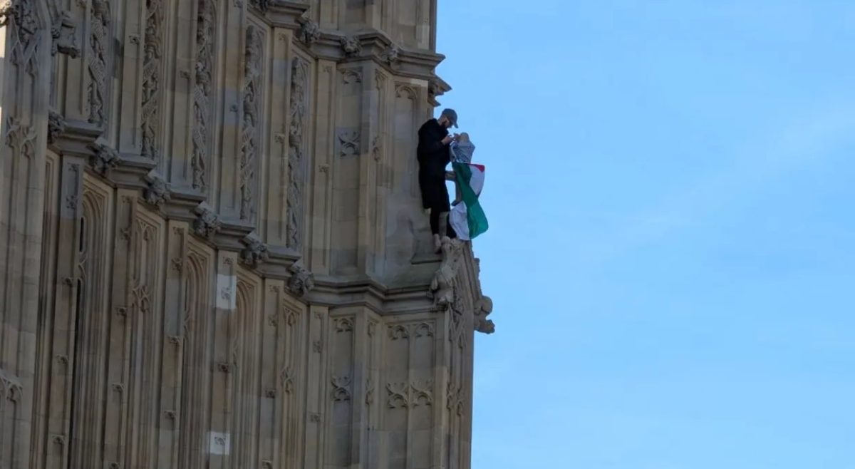 Βρετανία: Συνελήφθη άνδρας που αναρριχήθηκε στον πύργο του Big Ben με παλαιστινιακή σημαία