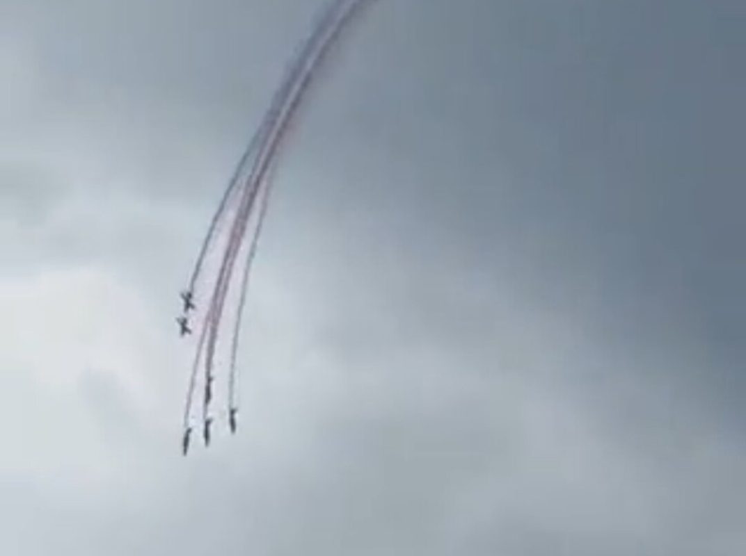 Γαλλία: Μαχητικά αεροσκάφη συγκρούονται στον αέρα κατά τη διάρκεια άσκησης – ΒΙΝΤΕΟ