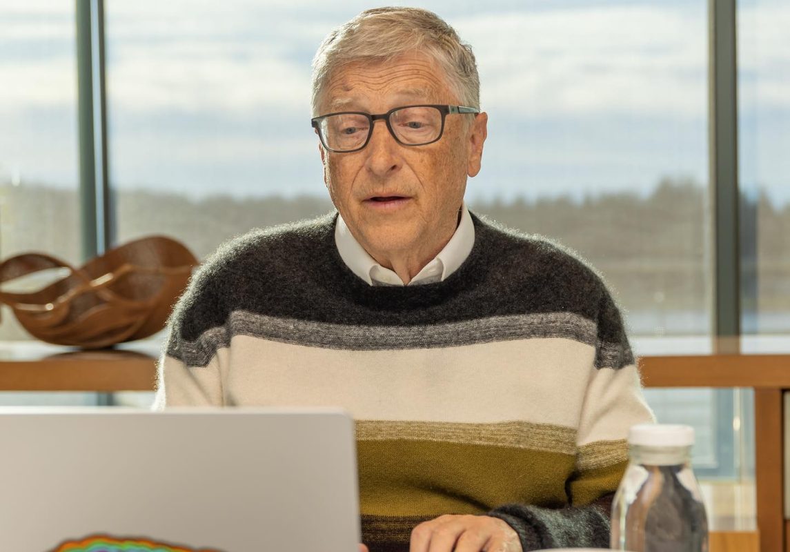 Bill Gates: Η τεχνητή νοημοσύνη θα αντικαταστήσει τα περισσότερα επαγγέλματα μέσα στα επόμενα 10 χρόνια