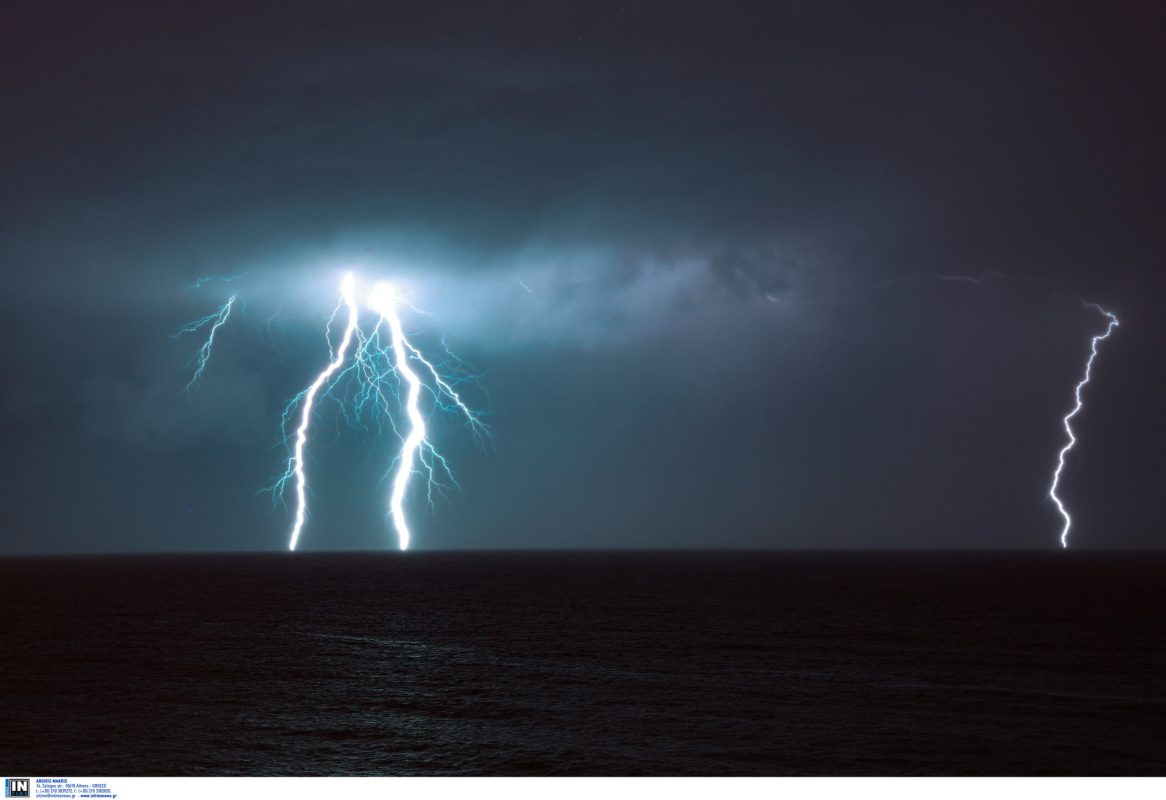 Κακοκαιρία: Μήνυμα του 112 σε Ικαρία, Χίο και Σάμο – «Πνίγηκαν» Πάρος, Μύκονος, Σύρος – ΒΙΝΤΕΟ