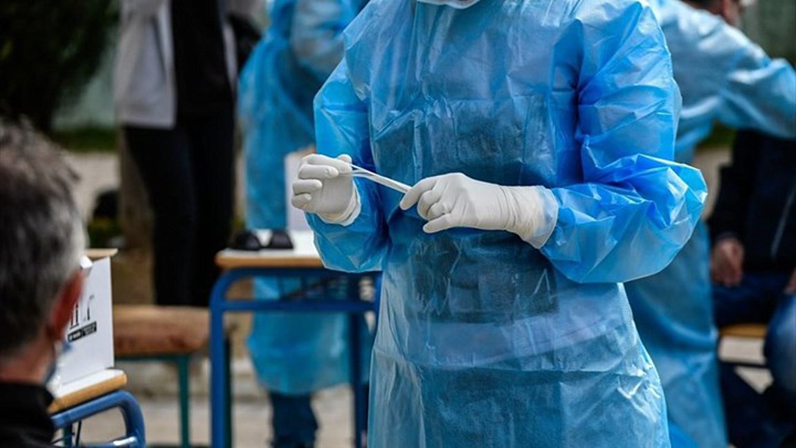 ΕΟΔΥ: 4 θάνατοι από Covid και 2 σοβαρά κρούσματα γρίπης την τελευταία εβδομάδα