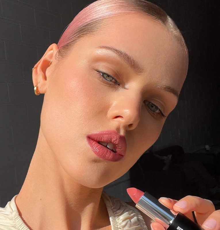 Το «MAGA Makeup» trend στο TikTok: Σάτιρα ή bullying;