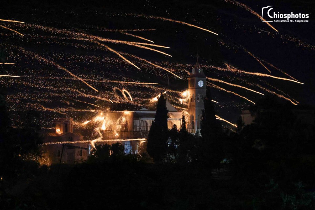 Χίος: Εντυπωσιακό και φέτος το έθιμο του ρουκετοπόλεμου