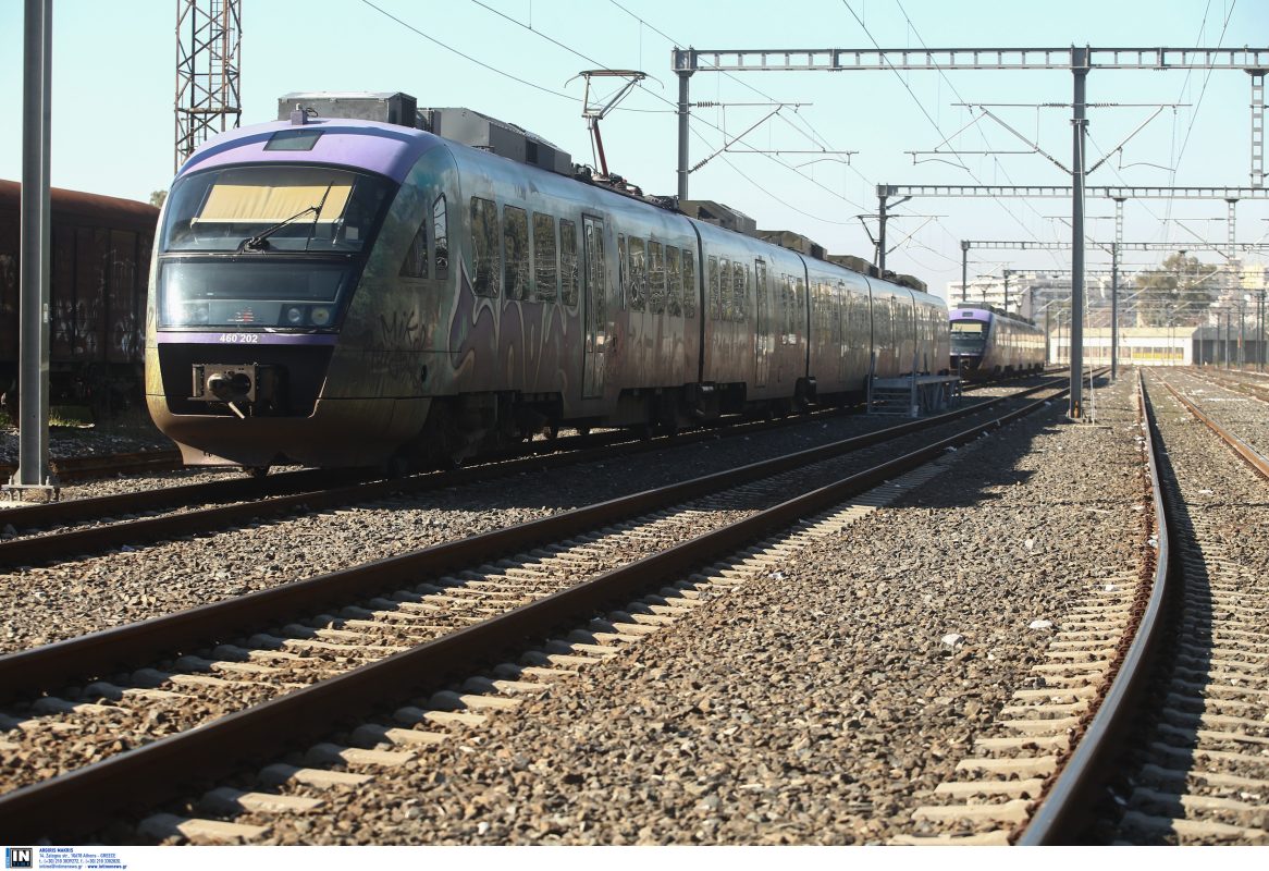 Προαστιακός: Ακινητοποίηση συρμού σε διάβαση λόγω διακοπής ρεύματος