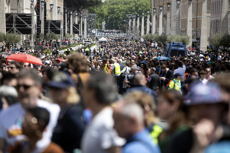 ΠΑΠΑΣ ΒΑΤΙΚΑΝΟ ΚΟΣΜΟΣ