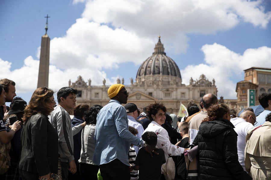ΠΑΠΑΣ ΒΑΤΙΚΑΝΟ ΚΟΣΜΟΣ