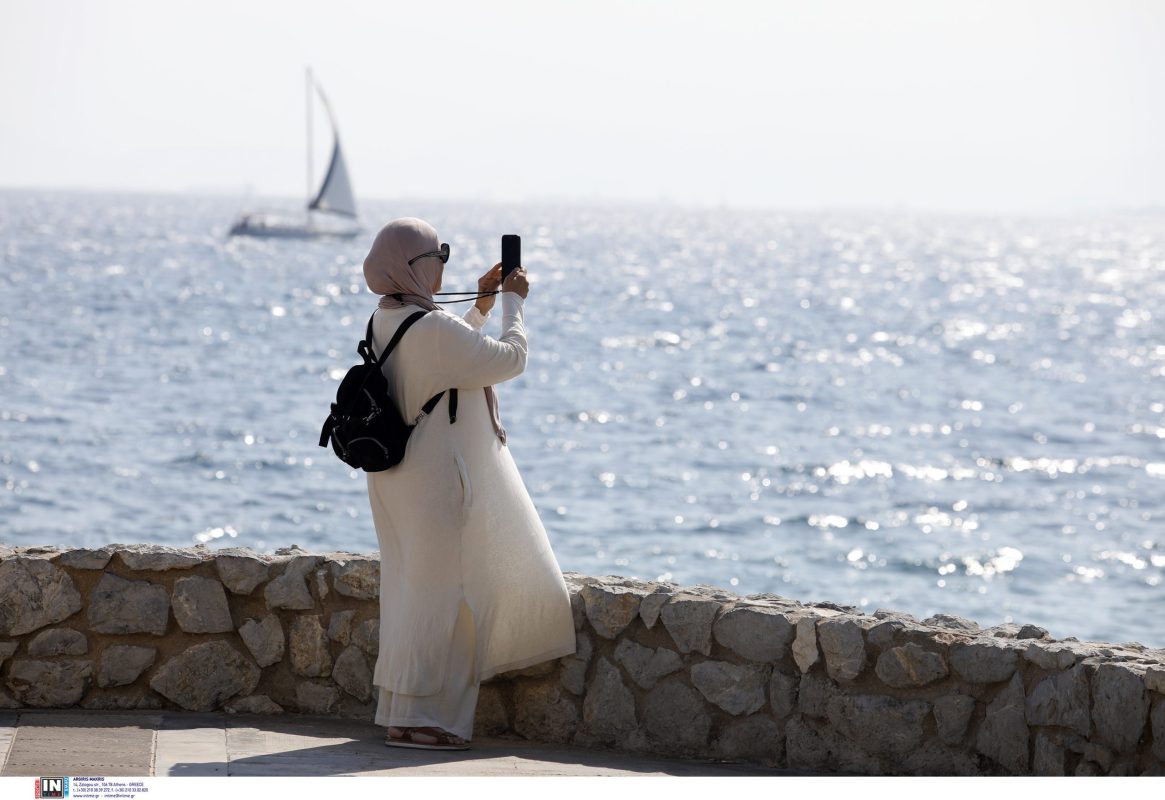 Καιρός: «Μίνι» καλοκαίρι με «30άρια» αλλά και βροχές – Η πρόγνωση για το Πάσχα