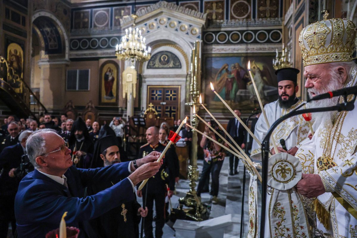 Μητρόπολη Αθηνών: Σε κλίμα κατάνυξης η ακολουθία της Αναστάσεως