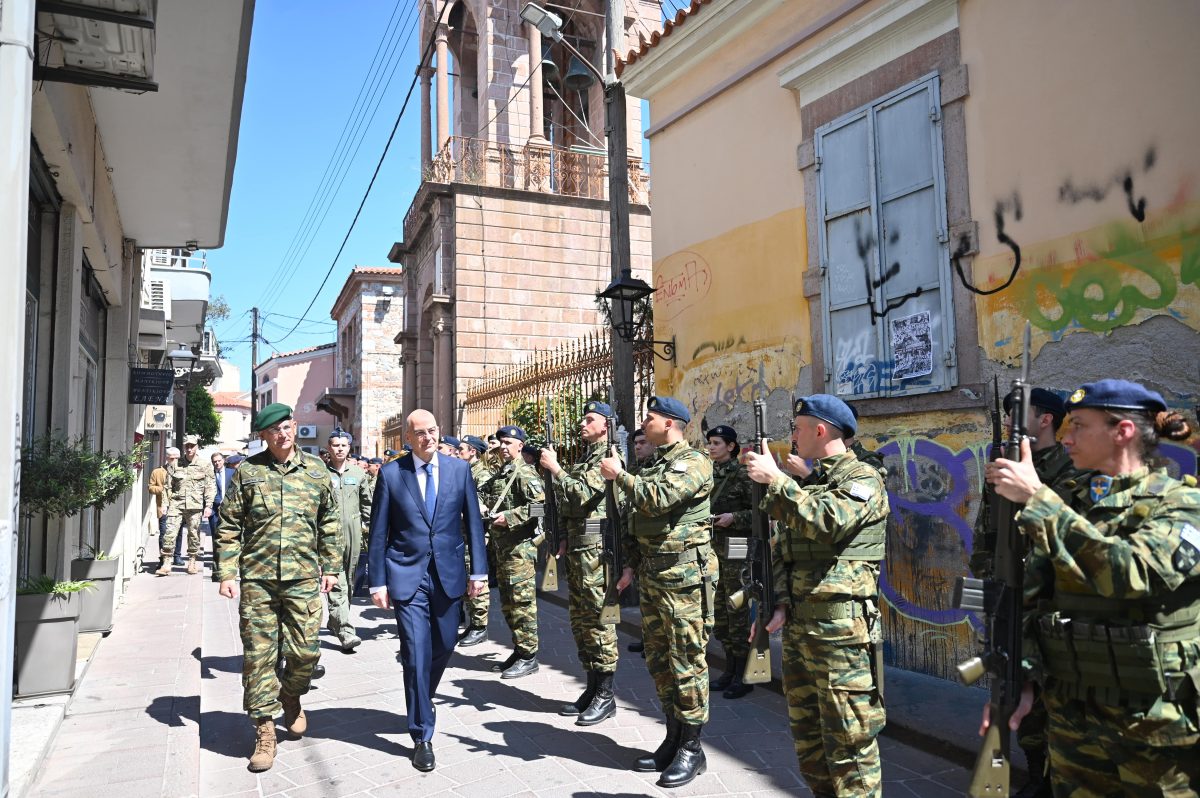 Ν. Δένδιας από τη Λέσβο: Στο επίκεντρο της «Ατζέντας 2030» το ανθρώπινο δυναμικό των Ενόπλων Δυνάμεων