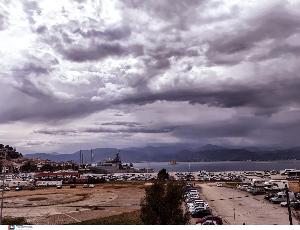 Αργολίδα: Έντονη χαλαζόπτωση στο Λυγουριό – Άσπρισαν οι δρόμοι και οι αυλές των σπιτιών