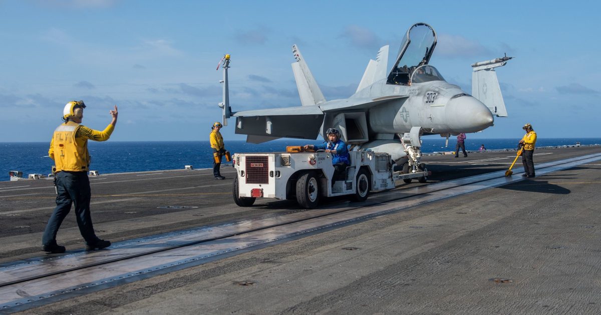 ΗΠΑ: Μαχητικό αεροσκάφος έπεσε από αμερικανικό αεροπλανοφόρο και βούλιαξε στην Ερυθρά Θάλασσα
