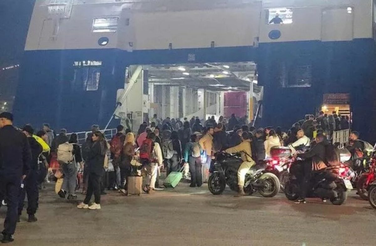 Η ανακοίνωση του υπουργείου Ναυτιλίας για το χάος σε Σύρο και Ικαρία