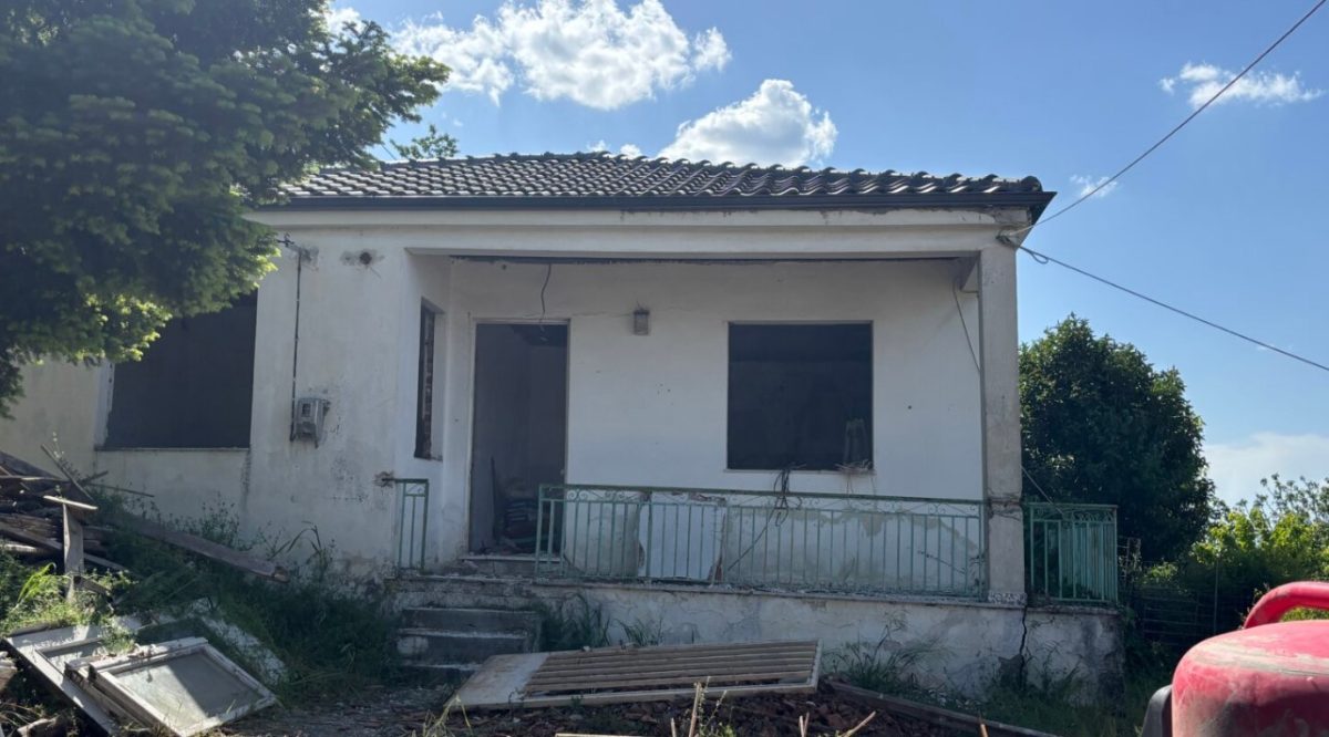 Τραγωδία στα Φάρσαλα: Δόκιμος πυροσβέστης ο 19χρονος που καταπλακώθηκε από τοίχο