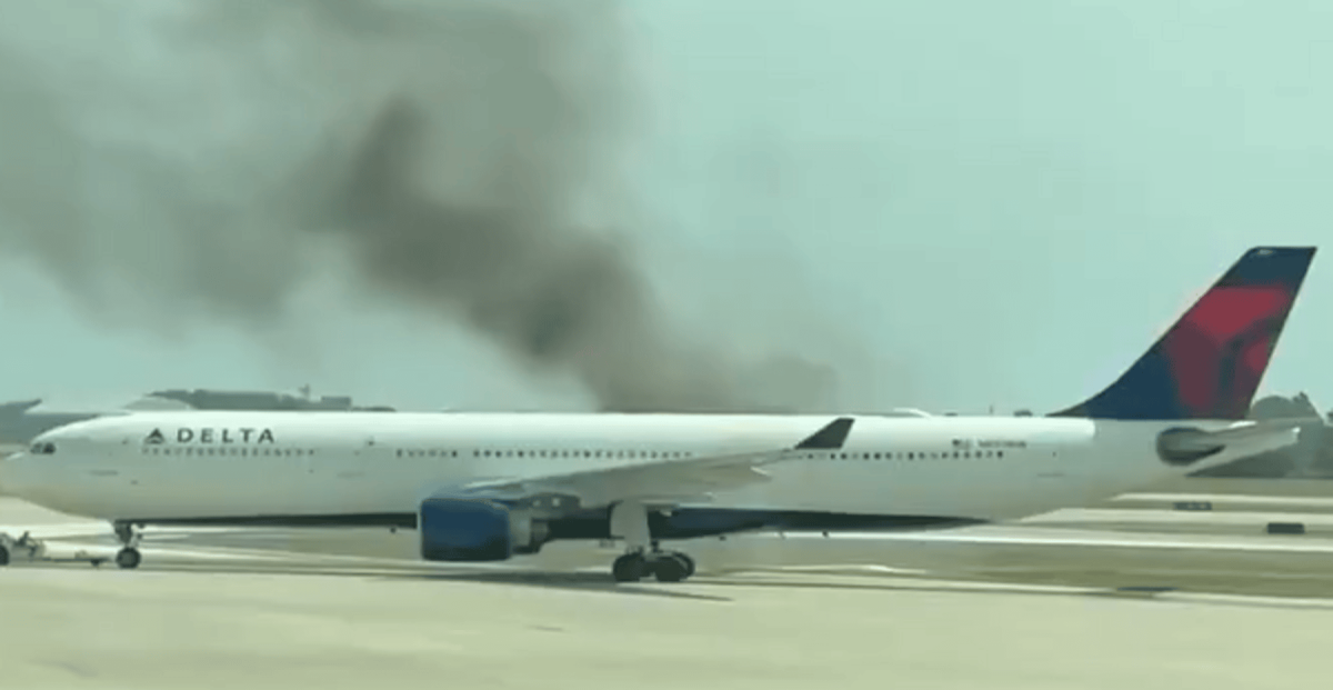ΗΠΑ: Αεροσκάφος με 282 επιβάτες εκκενώθηκε στο Ορλάντο λόγω πυρκαγιάς στον κινητήρα – ΒΙΝΤΕΟ