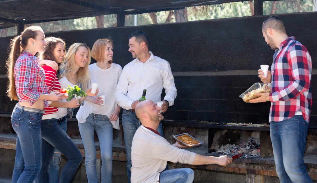Φούσκωμα ή τυμπανισμός: 5 απλοί τρόποι για να τα αποφύγετε φέτος το Πάσχα