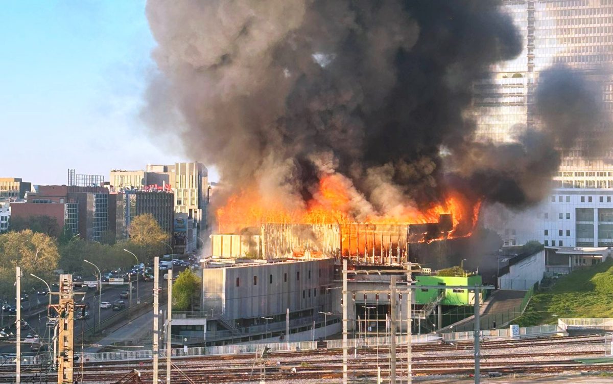 Γαλλία: Περιορίστηκε η μεγάλη φωτιά σε κέντρο διαλογής απορριμμάτων στο Παρίσι