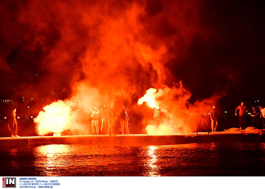 Κροτίδες: Τα δάχτυλά του κινδυνεύει να χάσει o 15χρονος που τραυματίστηκε στην Κάλυμνο – Συλλήψεις σε Κόρινθο, Αργολίδα και Κρήτη