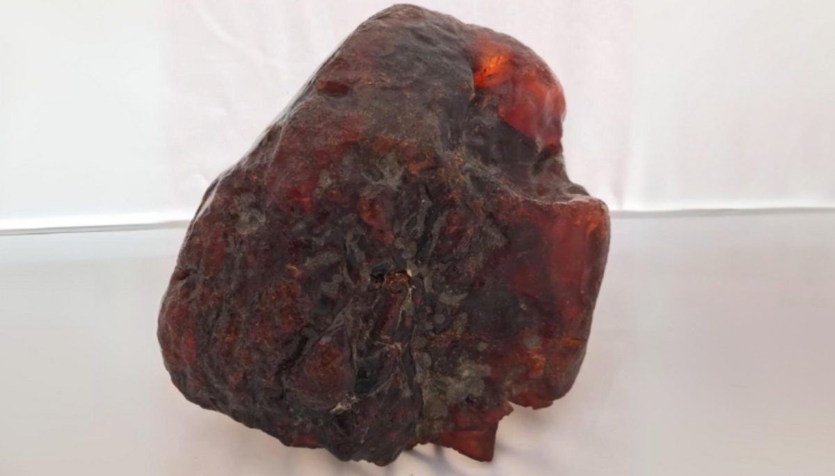 Πολύτιμη πέτρα αξίας 1 εκατομμυρίου ευρώ χρησιμοποιούνταν ως σφήνα πόρτας γα δεκαετίες