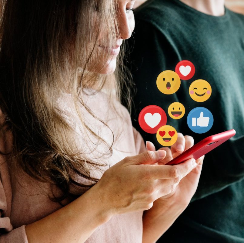 Τι σημαίνουν POV, GRWM, ΤΒΤ, OOTD, HAUL σε Instagram και TikTok – To “λεξικό” με όλες τις συντομογραφίες