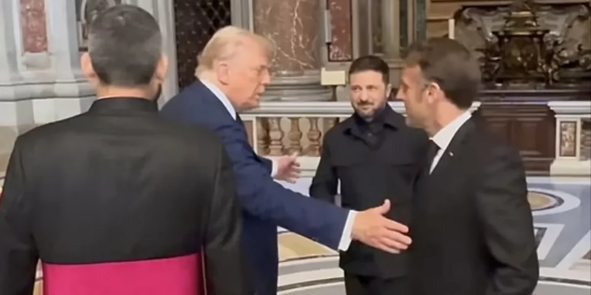 «Δεν πρέπει να είσαι εδώ» – Ειδικός στην ανάγνωση χειλιών αποκαλύπτει τι είπε ο Τραμπ στον Μακρόν