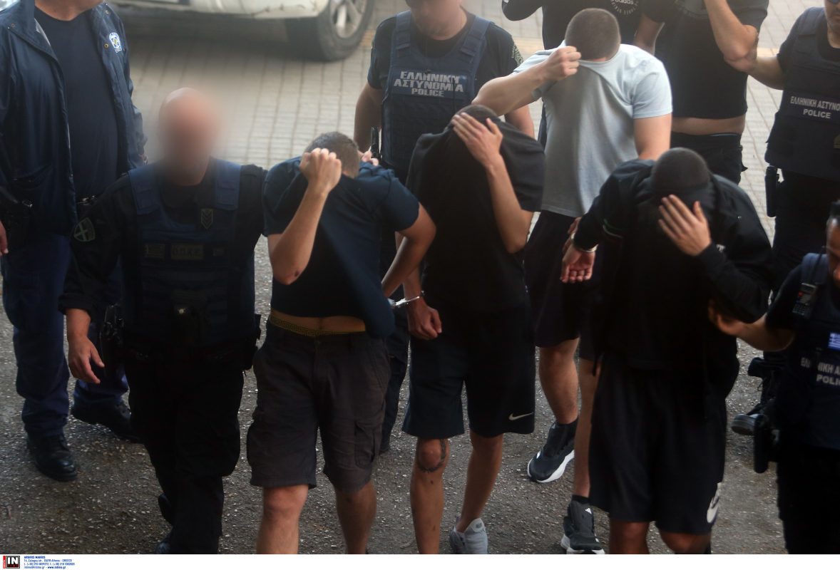 Θεσσαλονίκη: Δίωξη για σωρεία αδικημάτων στους 28 συλληφθέντες της εθνικιστικής οργάνωσης