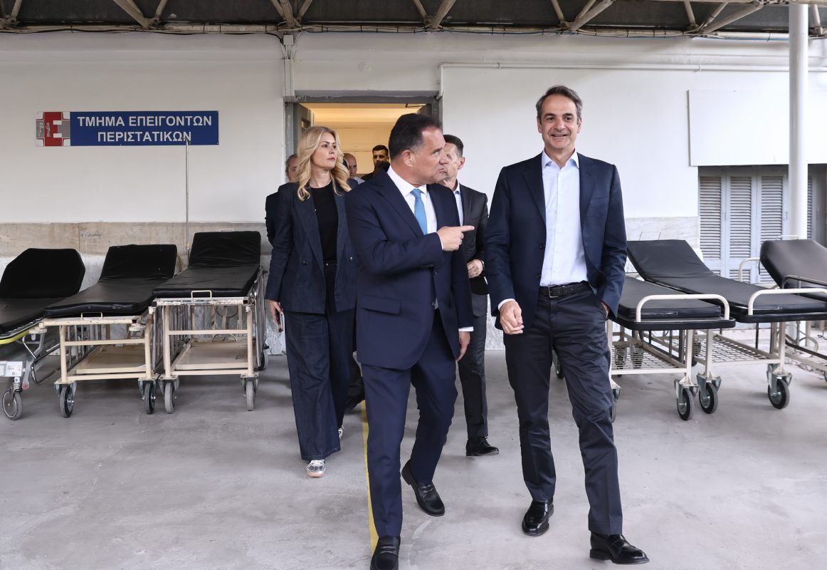 Επίσκεψη Μητσοτάκη στον «Ευαγγελισμό» – Ενημερώθηκε για το «βραχιολάκι»