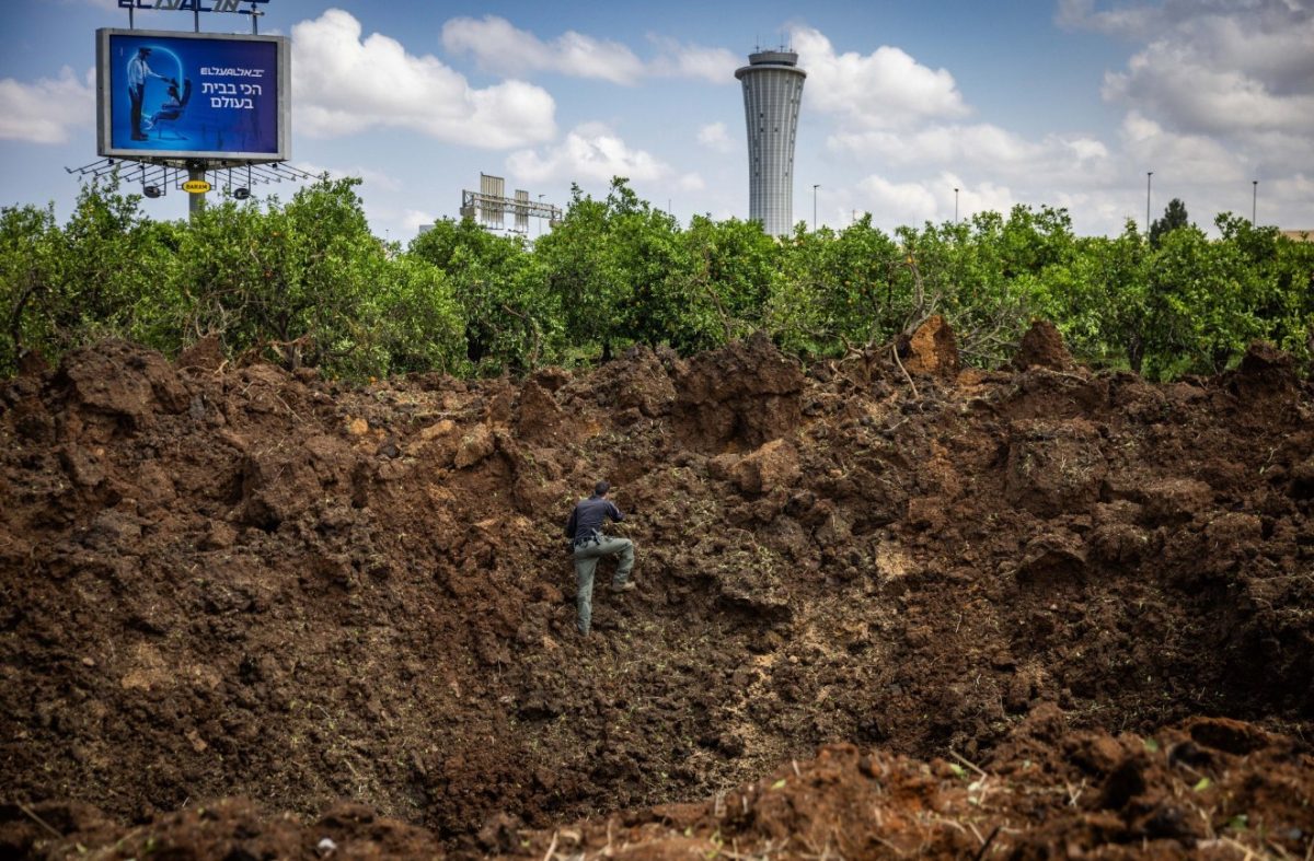 Πυραυλική επίθεση Χούθι στο Ισραήλ: Ο κρατήρας που δημιουργήθηκε κοντά στο «Μπεν Γκουριόν» – ΒΙΝΤΕΟ