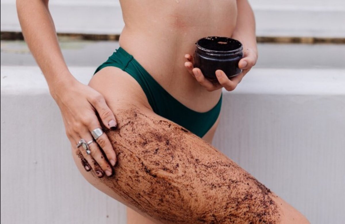 Αντίο κυτταρίτιδα: Το σπιτικό scrub με καφέ που θα σας χαρίσει λείο δέρμα