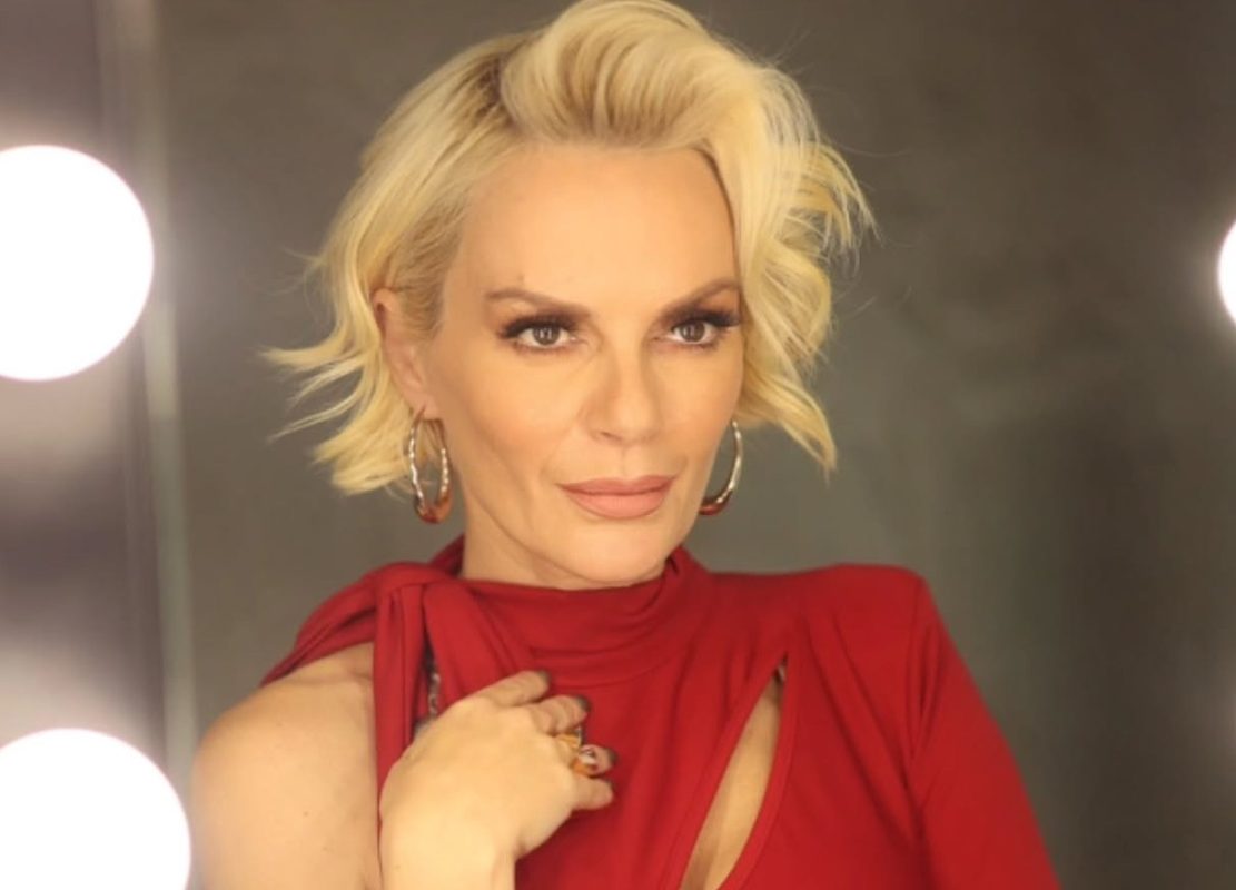 Έλενα Χριστοπούλου: Αποκάλυψε τι κάνει στο πρόσωπό της – «Αλλιώς κοντά στα 50 θα ήμουν έτσι;»