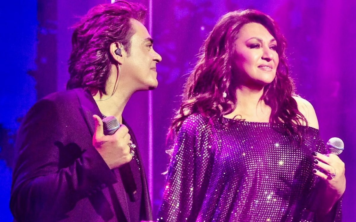 Καίτη Γαρμπή – Διονύσης Σχοινάς: 28 χρόνια γάμου για το ζευγάρι – Η ανθοδέσμη με τα κόκκινα τριαντάφυλλα και ο… ιππότης