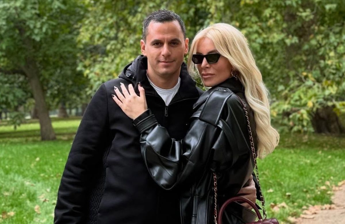 Κατερίνα Καινούργιου: Το παθιασμένο φιλί στον Παναγιώτη Κουτσουμπή για τα γενέθλιά του