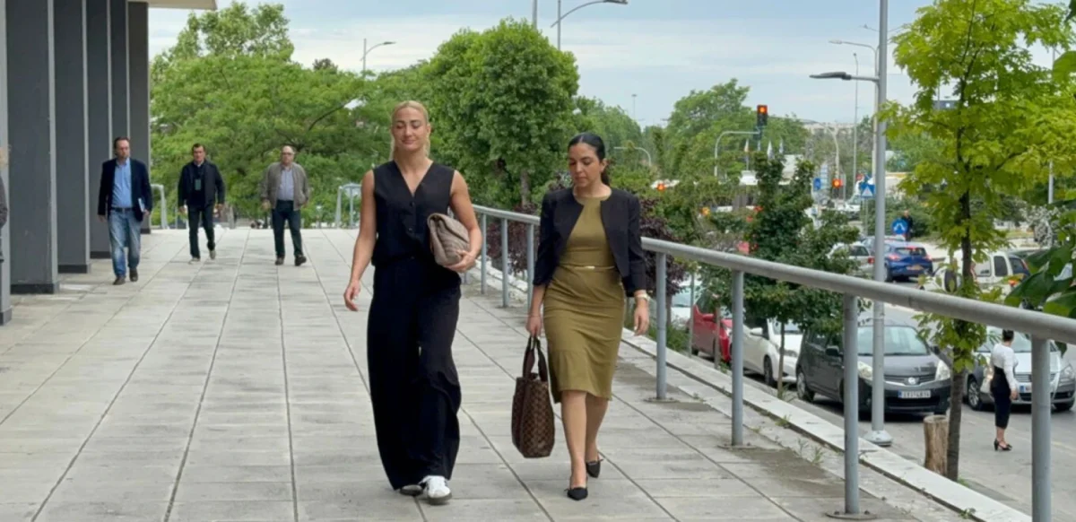 Ιωάννα Τούνη: «Ζητώ δικαίωση, θέλω να γυρίσω σελίδα στη ζωή μου» – Αναβλήθηκε ξανά η δίκη για το revenge porn