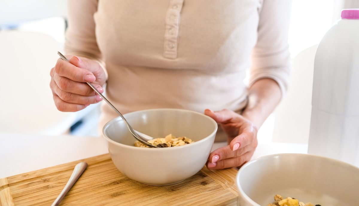 Μυστικό νεότητας από την κουζίνα; Μαύρο τσάι και μούρα για υγιή γήρανση!