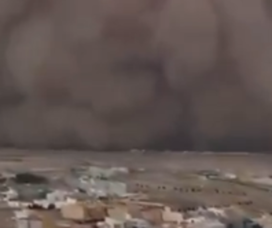 Ιράν: Πυκνό σύννεφο σκόνης ανάγκασε εκατομμύρια πολίτες να μείνουν στα σπίτια τους